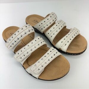 Clarks size 6 Women’s White Leather Strappy Sandals